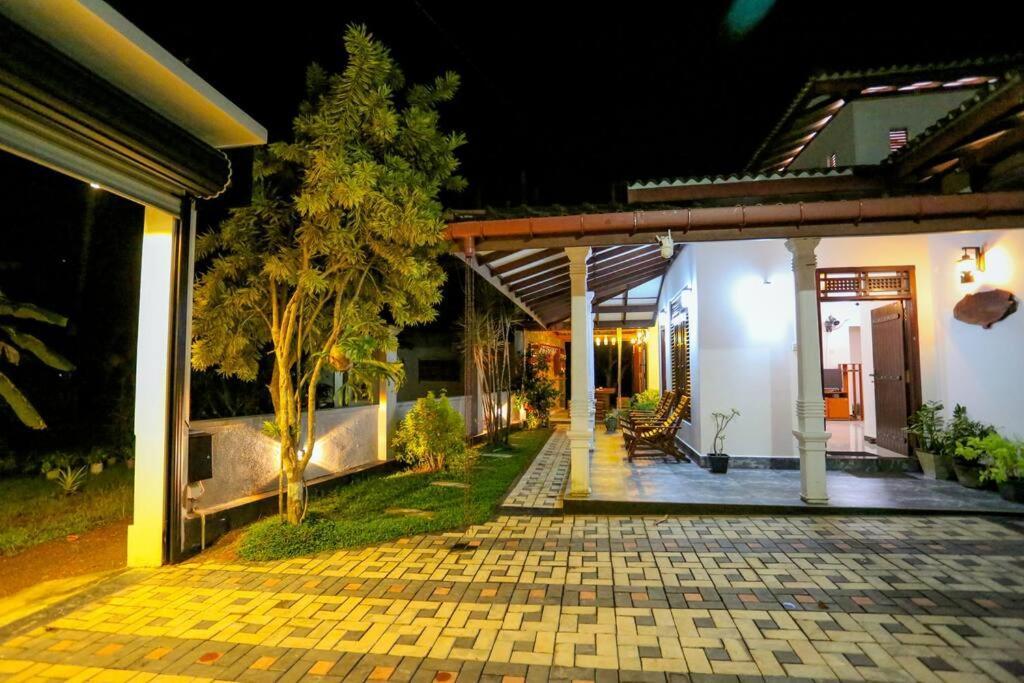 Bend White Villa Hikakduwa Hikkaduwa Dış mekan fotoğraf